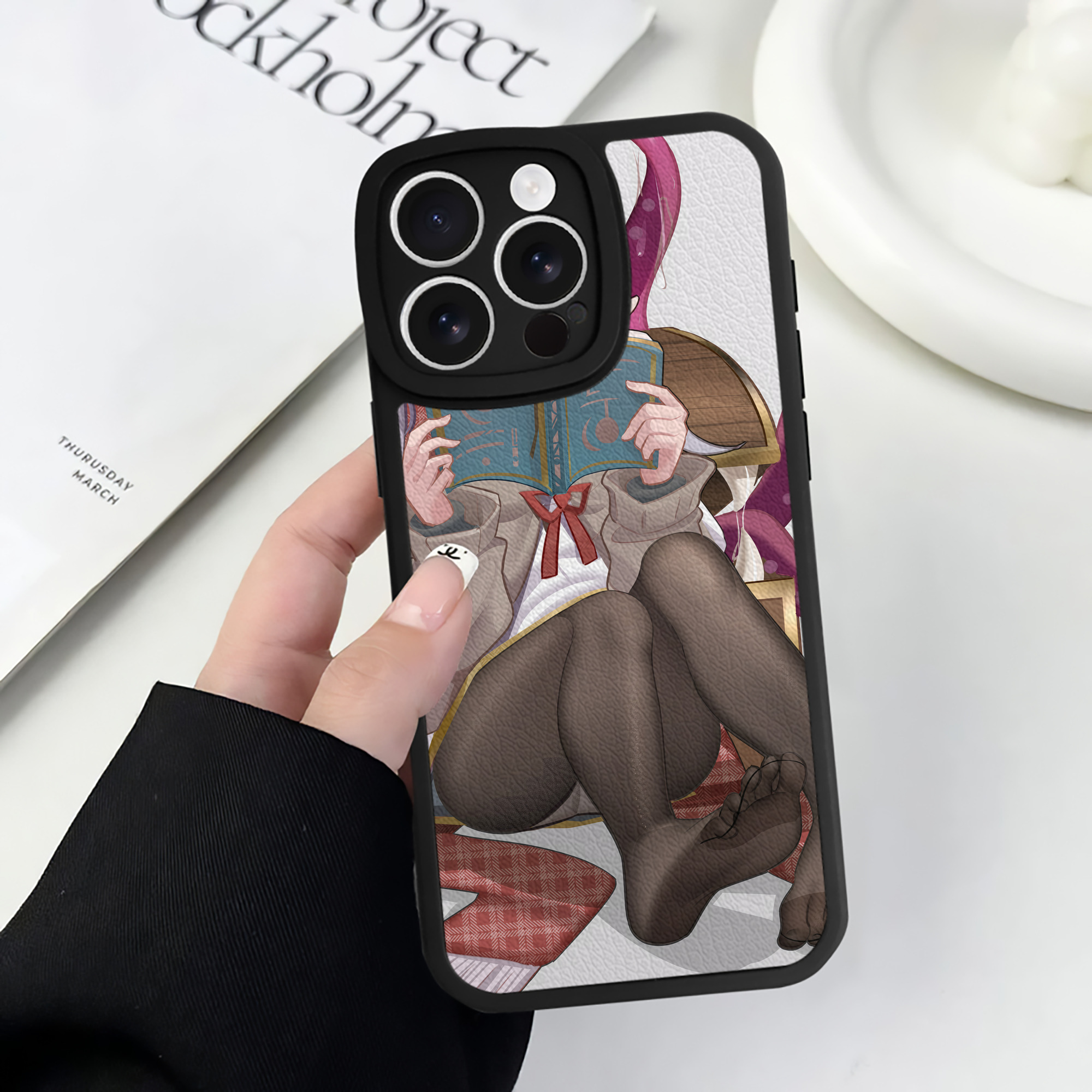 （画像用） 葬送のフリーレン Frieren 【iPhone 16シリーズ対応】シリコンスマホケース（レザー調） 材質：シリコン
